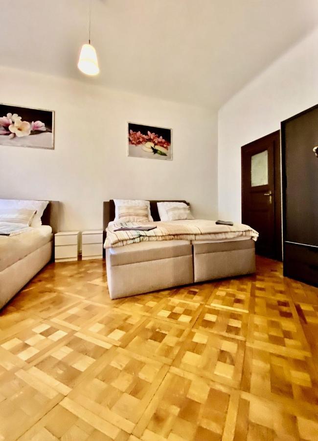 Spacious Cozy Apartments In Centre Prague Exterior photo