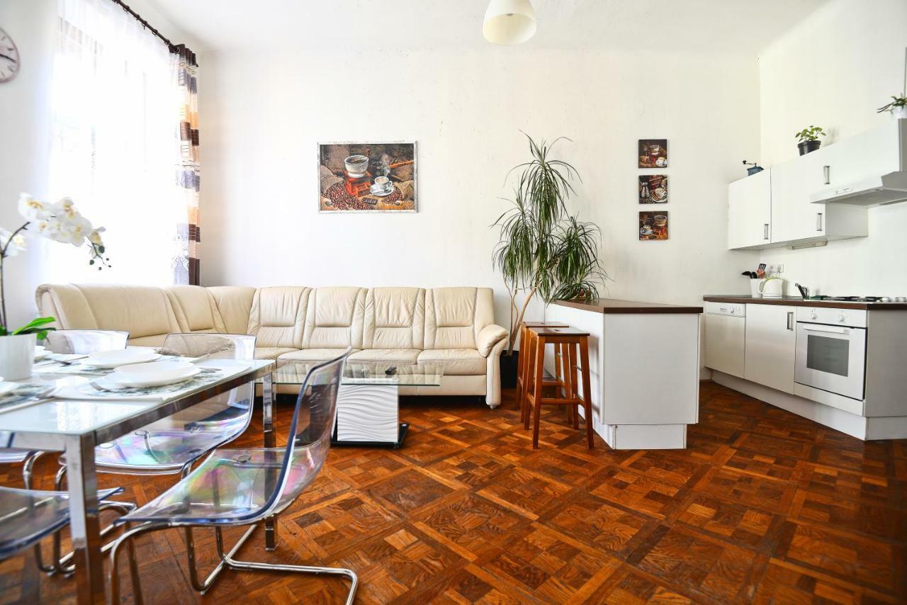 Spacious Cozy Apartments In Centre Prague Exterior photo